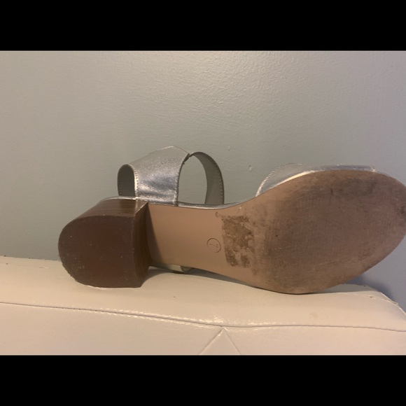 Sandle - Picture 2 of 2